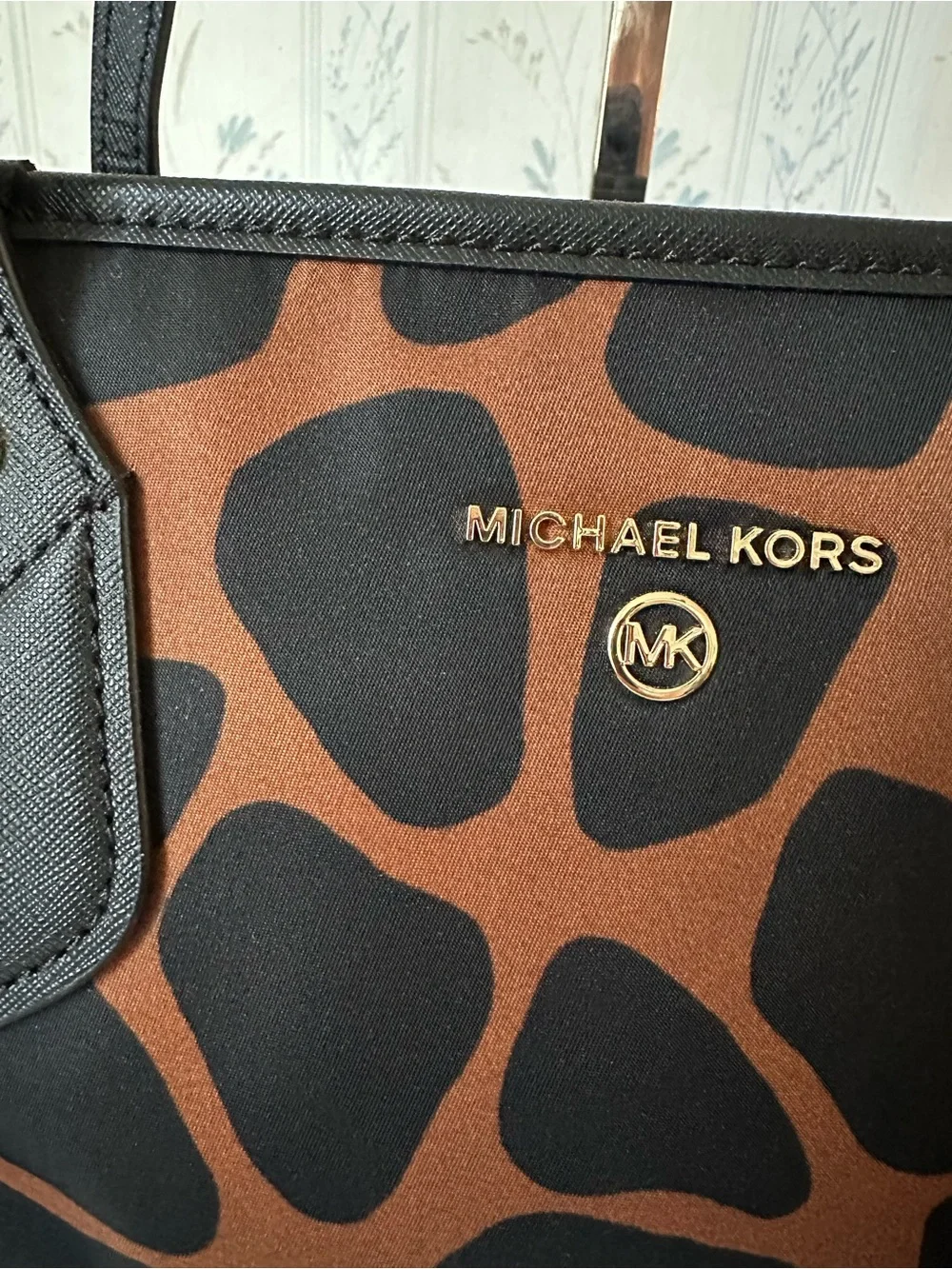 Michael Kors Giraffe Print Tote - Picture 4 of 16